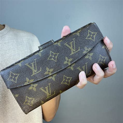 louis vuitton checkbook wallet.